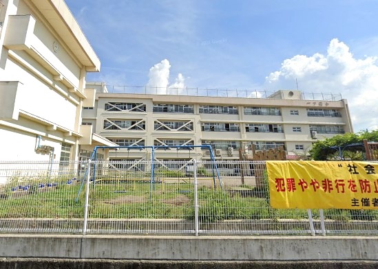 小学校　高知市立一ツ橋小学校（小学校）まで242m