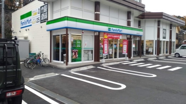 コンビニ　ファミリーマート青梅千ヶ瀬店（コンビニ）まで297m