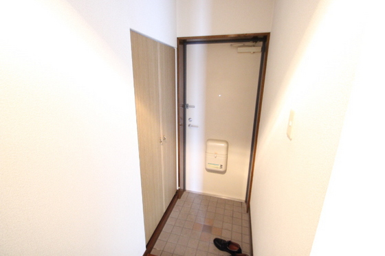 玄関　※別部屋の写真です