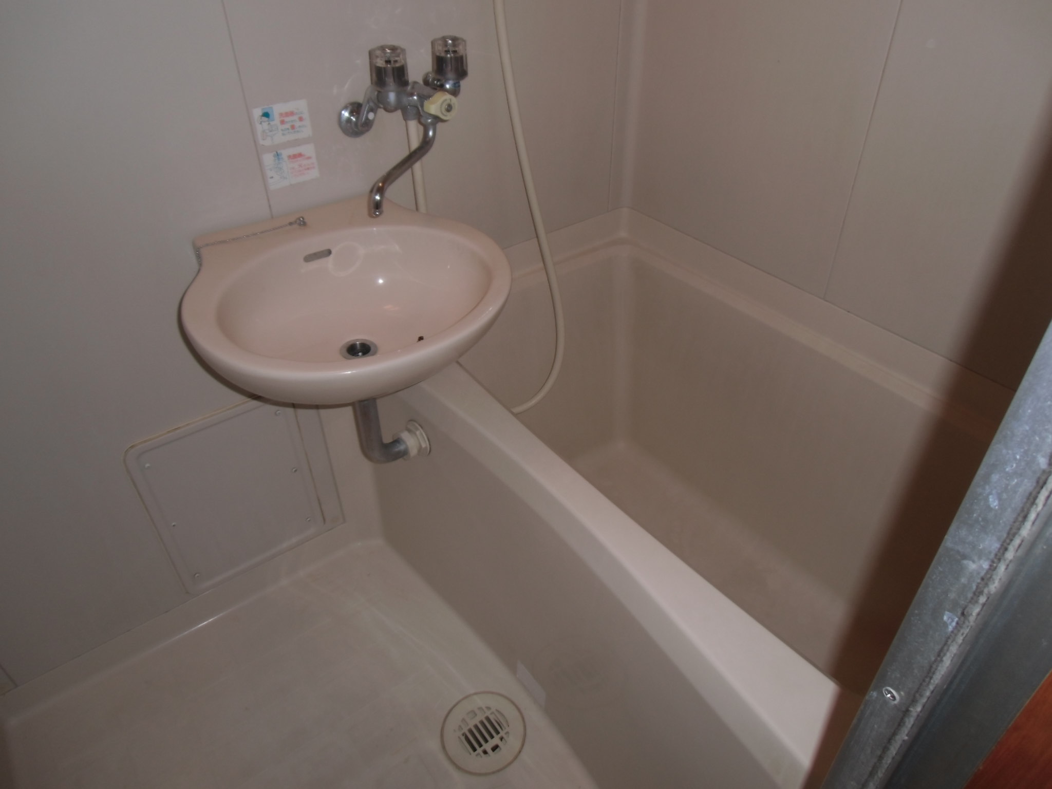 バス・シャワールーム　☆人気のお風呂・トイレ別ですので、ゆったり入浴できます☆