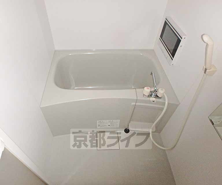 バス・シャワールーム　広々とした浴槽です。