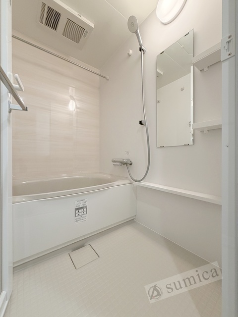 バス・シャワールーム　階数により内装色が異なります