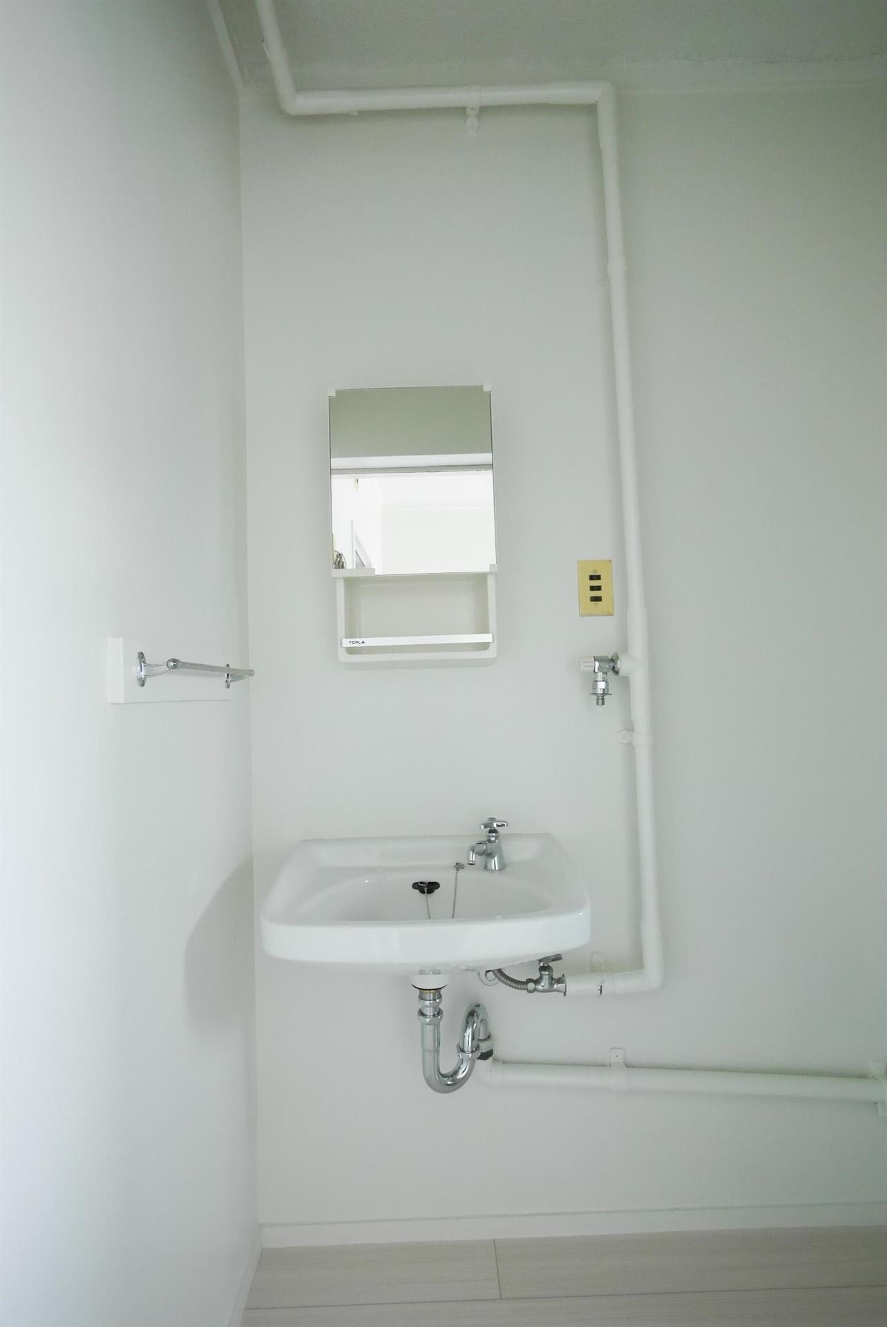 洗面設備　【同仕様写真】