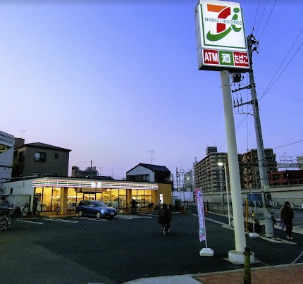 コンビニ　セブンイレブン西新井駅東店（コンビニ）まで479m