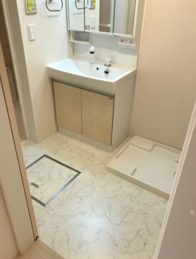 洗面設備　コンパクトで使いやすい洗面所