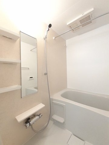 バス・シャワールーム　落ち着いた空間のお風呂です