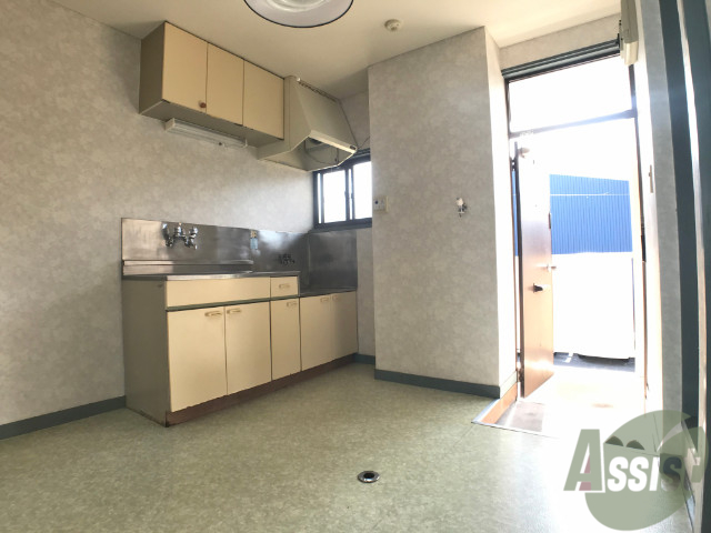 居室・リビング　広々としたお部屋でゆったり休めます。