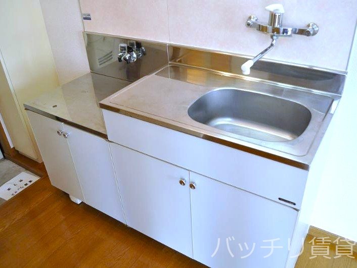 キッチン　室内写真等は別号数の為、現状優先となります。