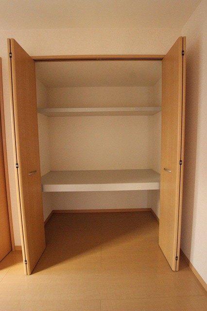 収納　同物件別号室の写真です。