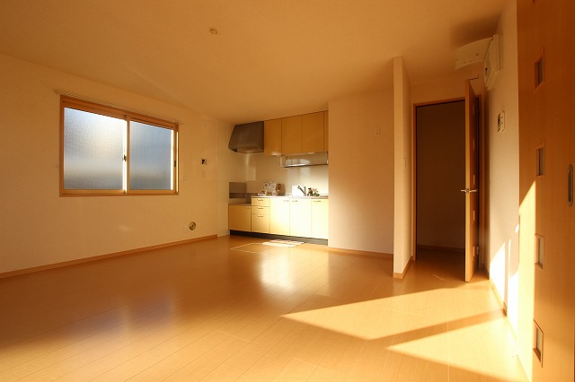 居室・リビング　同物件別号室の写真です。