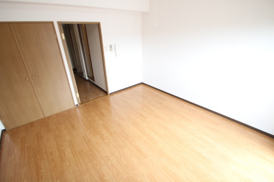 居室・リビング　※別号室の写真になります。