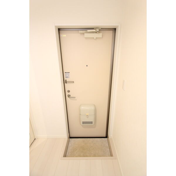玄関　同タイプのお部屋の写真です。