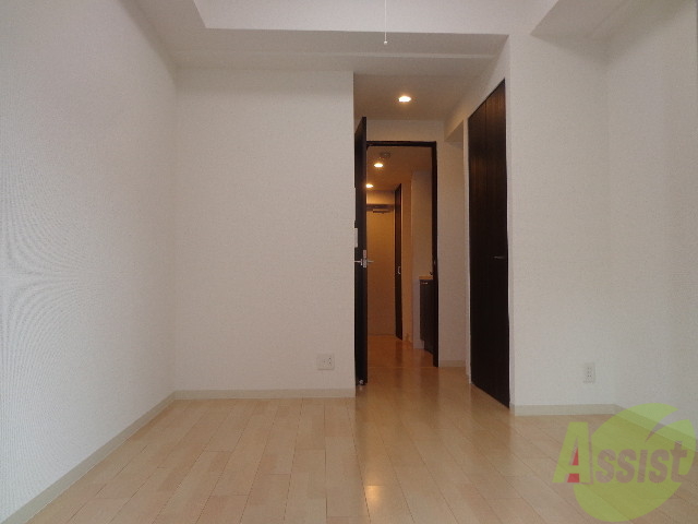 居室・リビング　フローリングの色がいいでしょ。ピカピカしています。