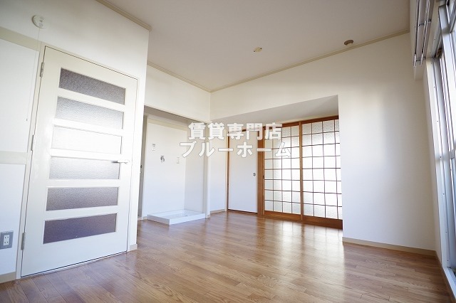 居室・リビング　2面採光で明るいリビング！