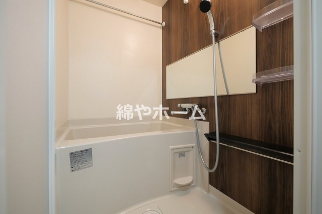 バス・シャワールーム　コンパクトで使いやすいお風呂です