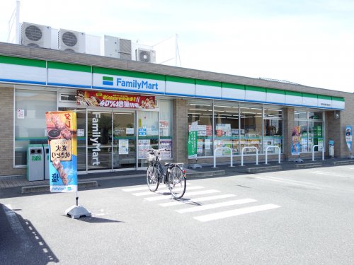 コンビニ　ファミリーマート 愛西佐織庁舎前店（コンビニ）まで56m