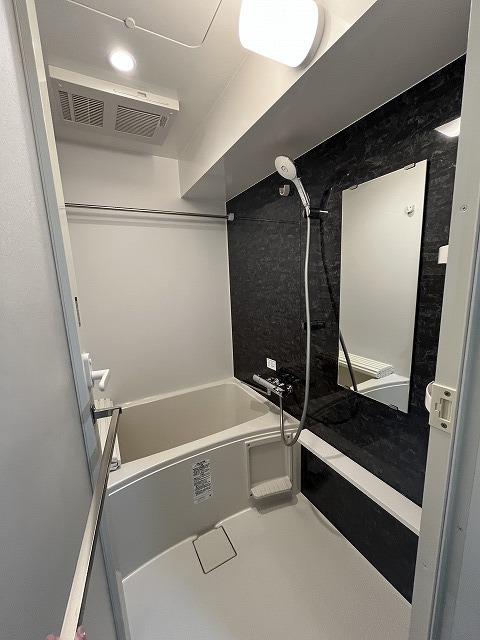 バス・シャワールーム　浴室暖房乾燥機付※同タイプ別部屋・前回募集時のお写真です。