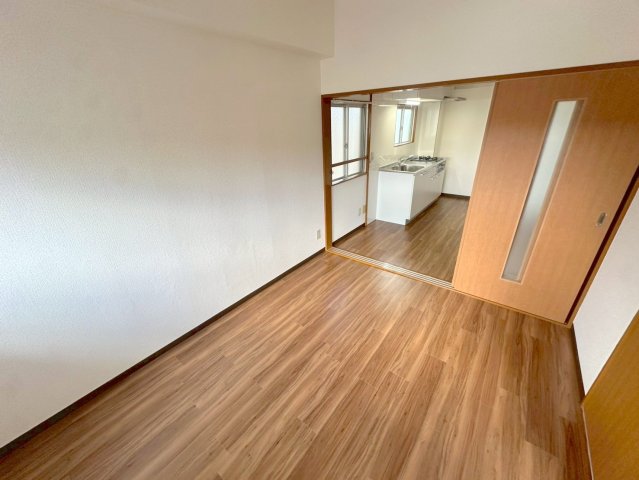 その他部屋・スペース　ゆとりのあるベッドルームで快適な睡眠をとってくださいね。