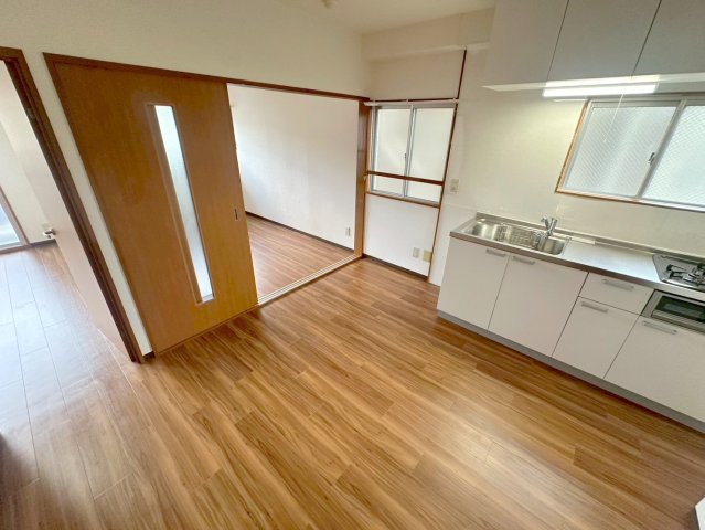 居室・リビング　明るく広々としたリビングです。