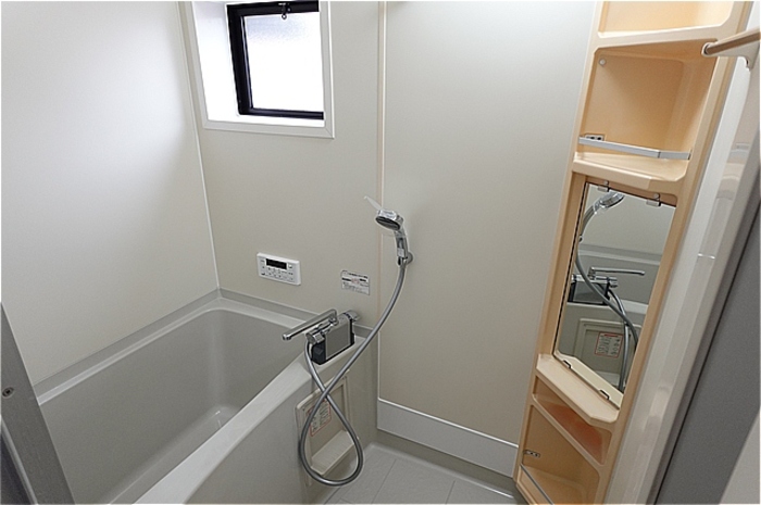 バス・シャワールーム　浴室（サーモスタットシャワー水栓）