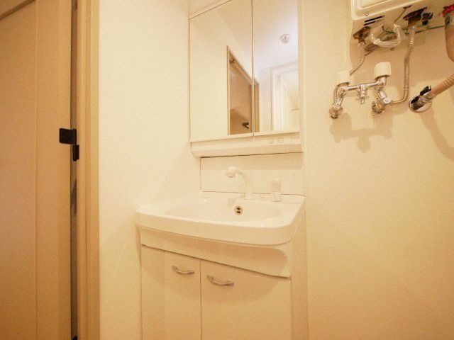 バス・シャワールーム　同じ物件の他の号室のお写真です