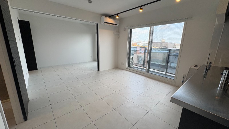 居室・リビング　明るいリビング