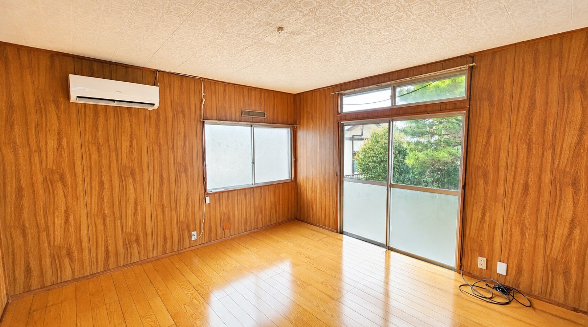 花高三丁目貸家の居間写真
