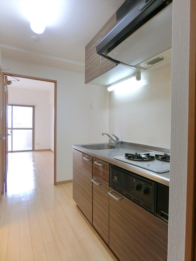 キッチン　同じ間取りの別部屋の写真