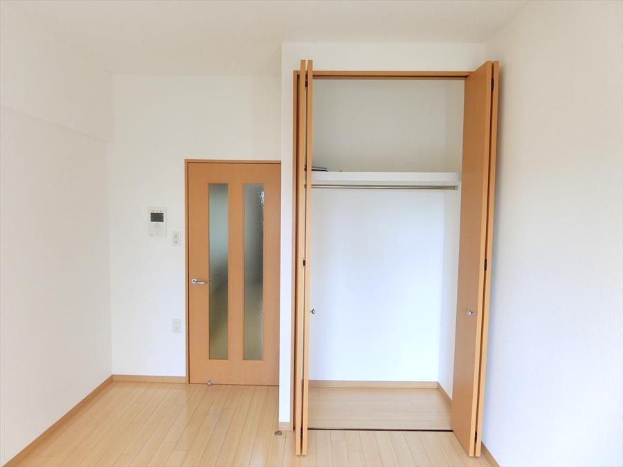 収納　同じ間取りの別部屋の写真