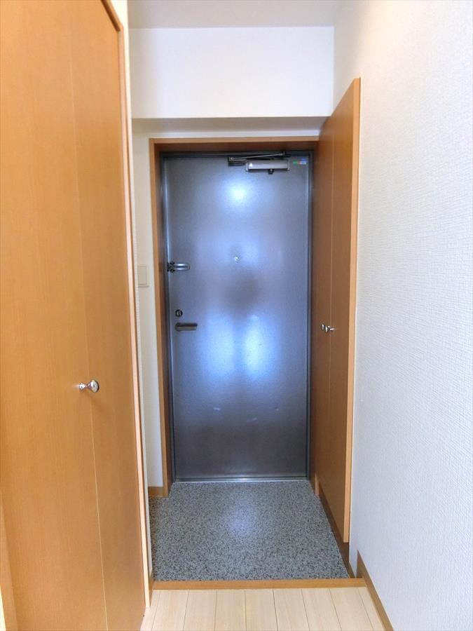 玄関　同じ間取りの別部屋の写真
