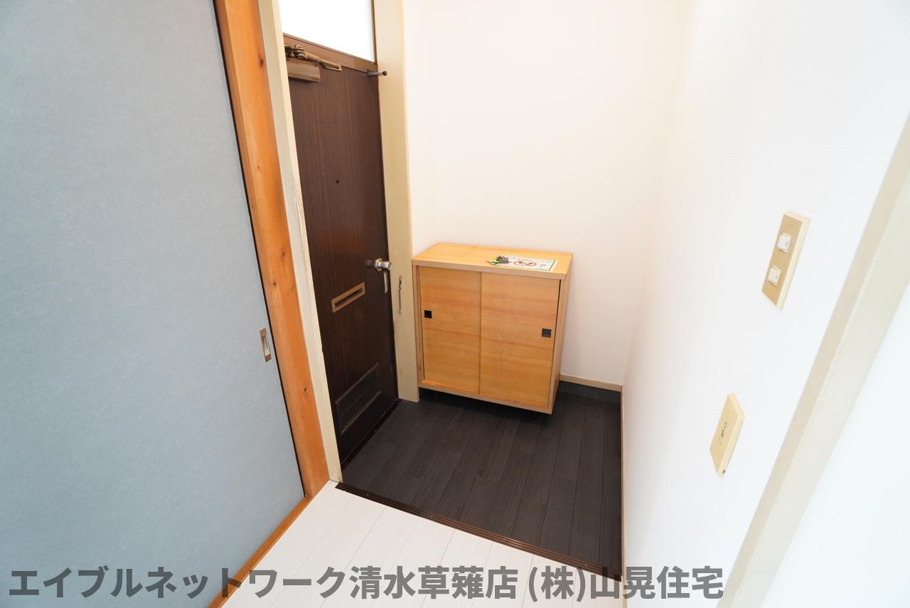 ＪＲ東海道本線 静岡駅 バス乗車時間：25分 最寄りバス停で下車 徒歩5分 2階建 築38年の玄関写真