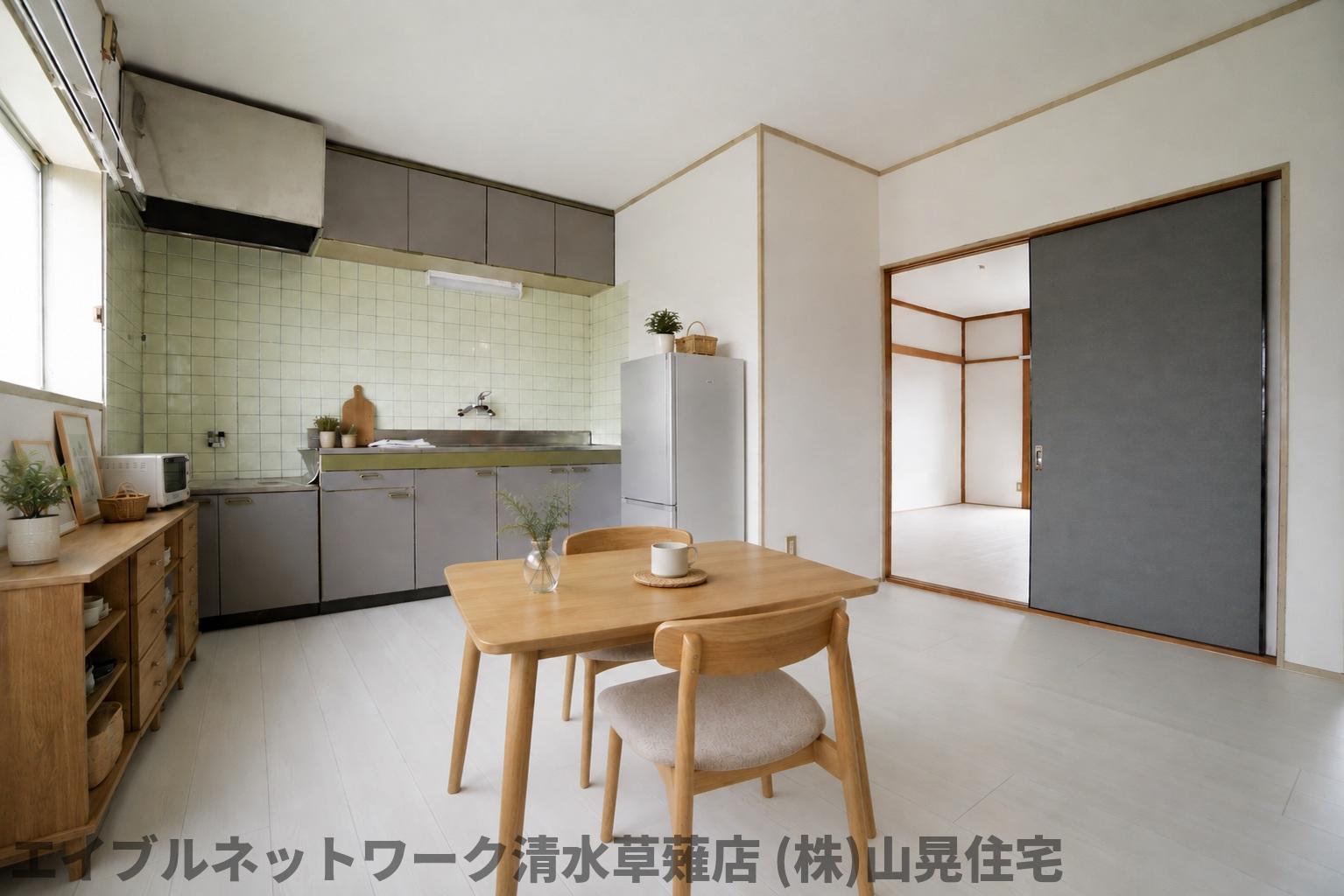 ＪＲ東海道本線 静岡駅 バス乗車時間：25分 最寄りバス停で下車 徒歩5分 2階建 築38年の居間写真