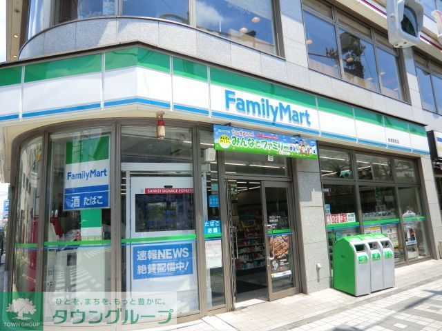 コンビニ　ファミリーマート綾瀬駅前店（コンビニ）まで20m