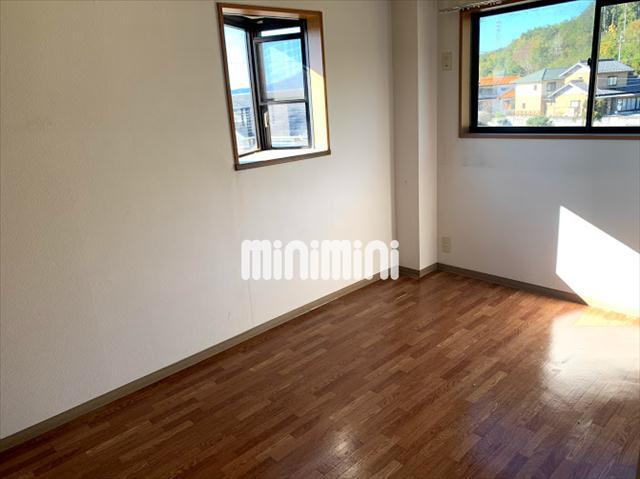 眺望　角部屋だけの出窓付きです。のどかな景色を眺められます。