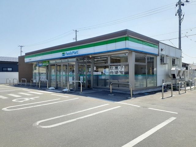 コンビニ　ファミリーマート長井舟場店（コンビニ）まで80m