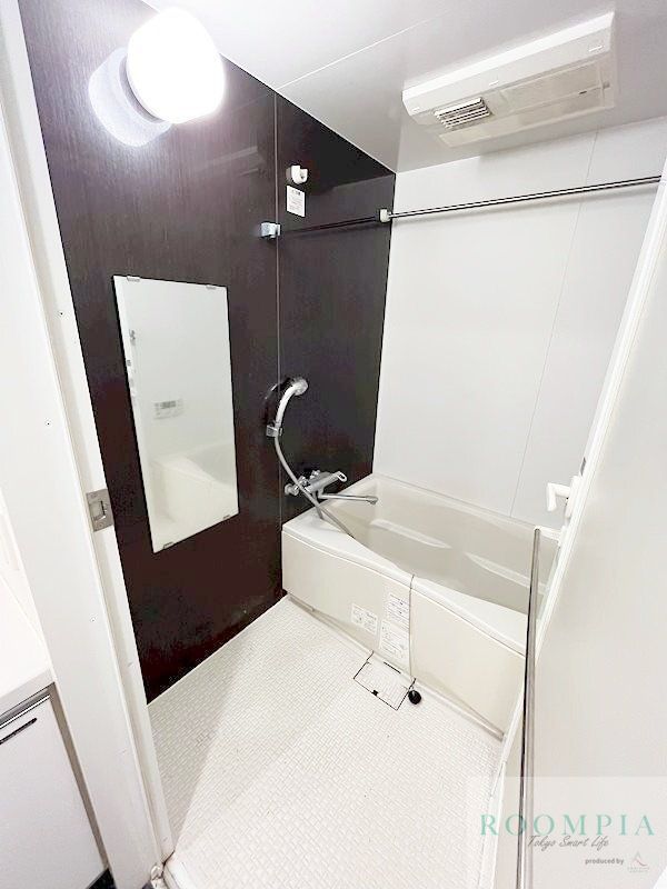 バス・シャワールーム　※同タイプの別のお部屋です。