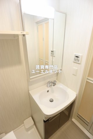 洗面設備　清潔感ある独立洗面台で毎日気持ちよく♪