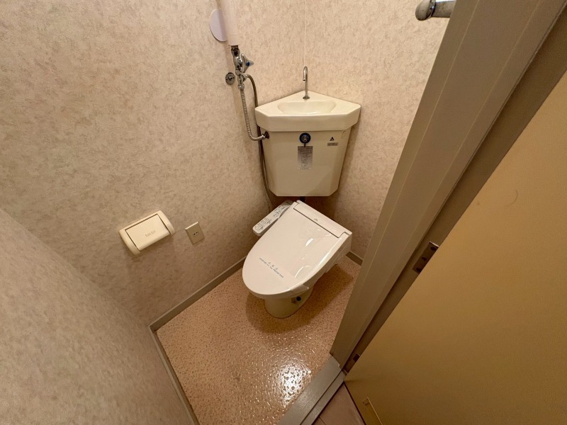 トイレ　こちらはトイレです。清潔感があり、安心して使用できます。