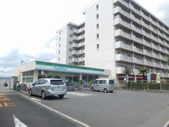 コンビニ　ファミリーマート八尾天王寺屋店（コンビニ）まで558m