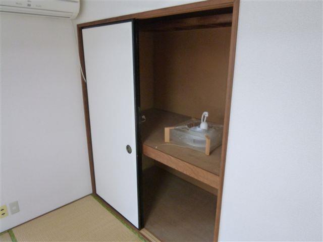 収納　押入れタイプで広々！