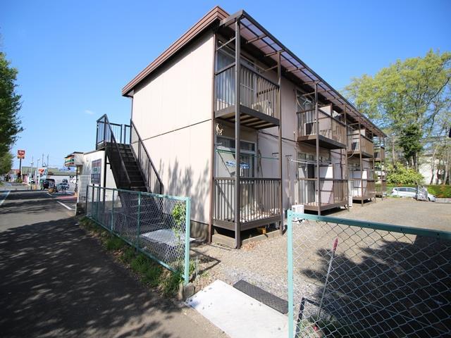 建物外観　並木道が良い感じです★