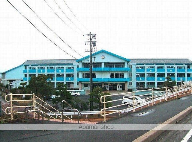 小学校　賀露小学校（小学校）まで4569m