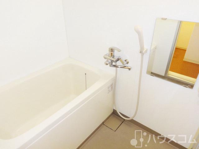 バス・シャワールーム　お風呂で一日の疲れをゆっくりお取りください。