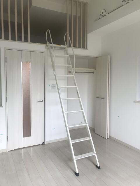 居室・リビング　※別部屋参考写真です。