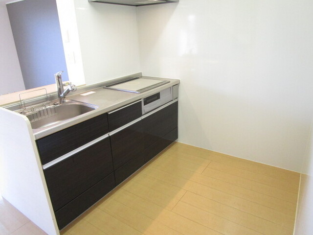 キッチン　対面式３口ＩＨヒーター付システムキッチン