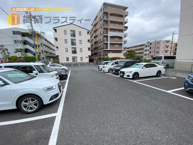 駐車場　平置きなので安心下さい（空き要確認）