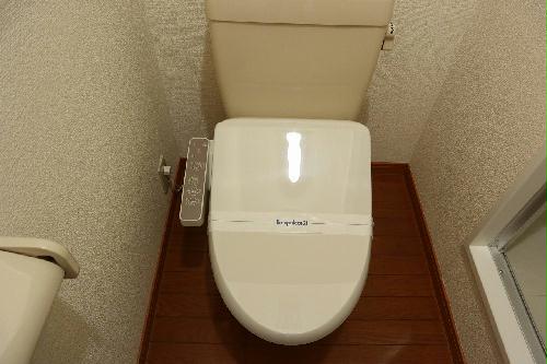 トイレ　温水便座付きで快適生活　　　　風呂・トイレ別