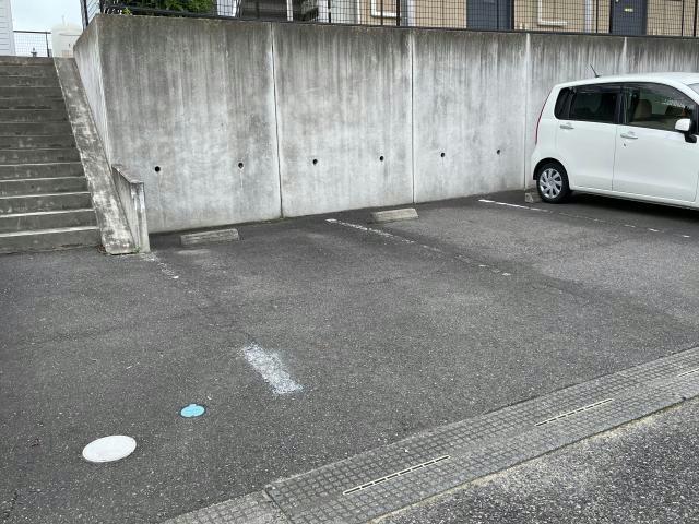 【郡山市香久池のアパートの駐車場】