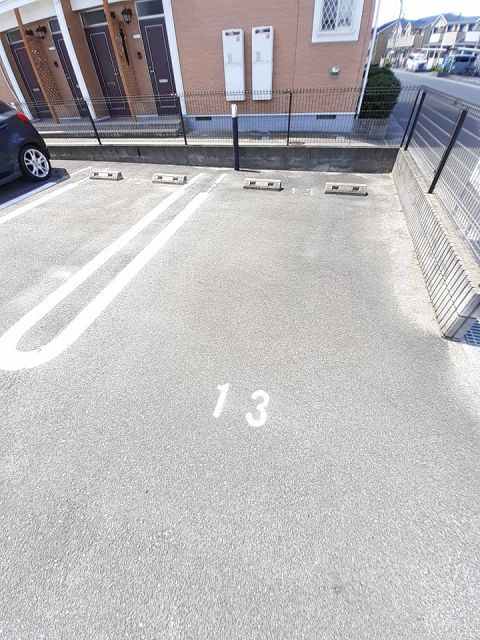 【シェールＡの駐車場】
