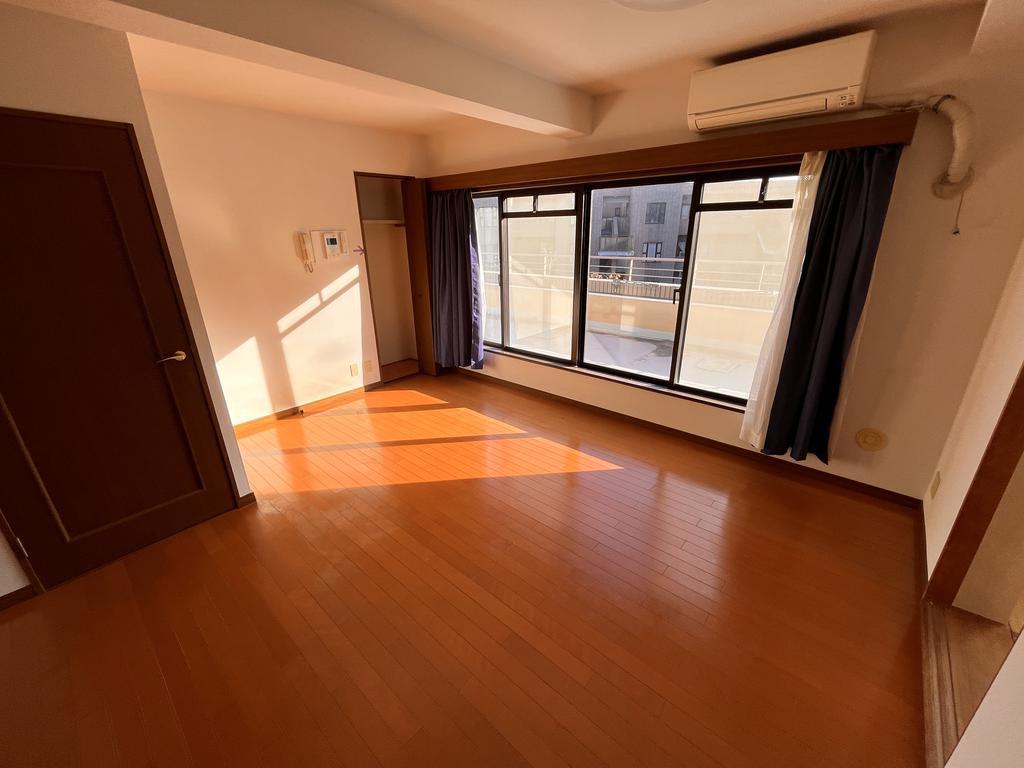 居室・リビング　南向きで明るいリビング♪